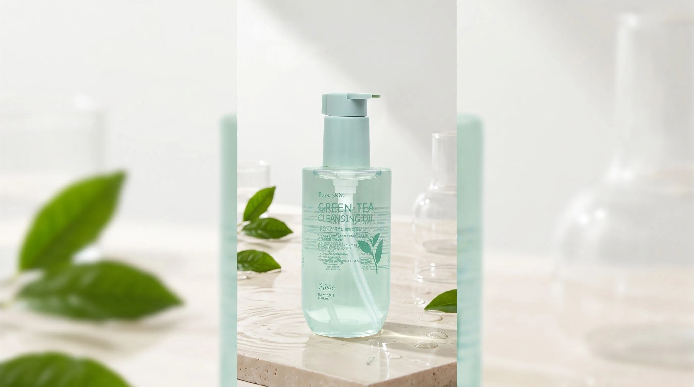 Ulei hidrofil de curățare Esfolio Pure Skin Green Tea Cleansing Oil cu extract de ceai verde pentru dizolvarea machiajului rezistent la apă și protecție antioxidantă.
